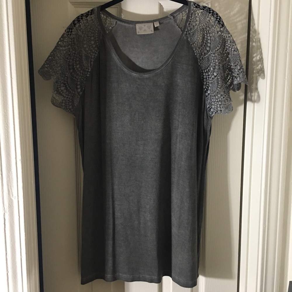 Super Soft Tunic Tee w/ Lace Sleeves Sz XL